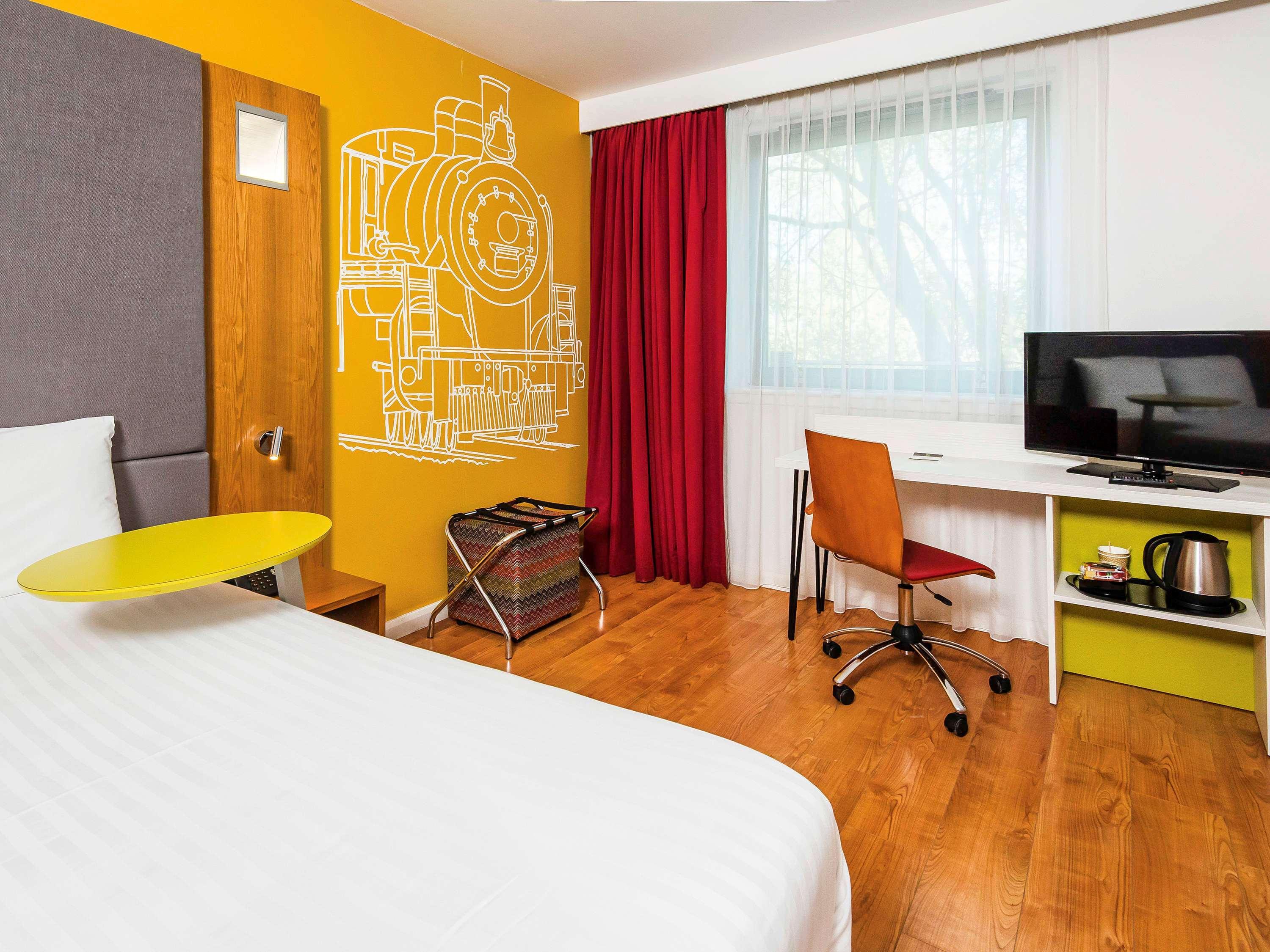 Ibis Styles Crewe Hotel Exterior photo