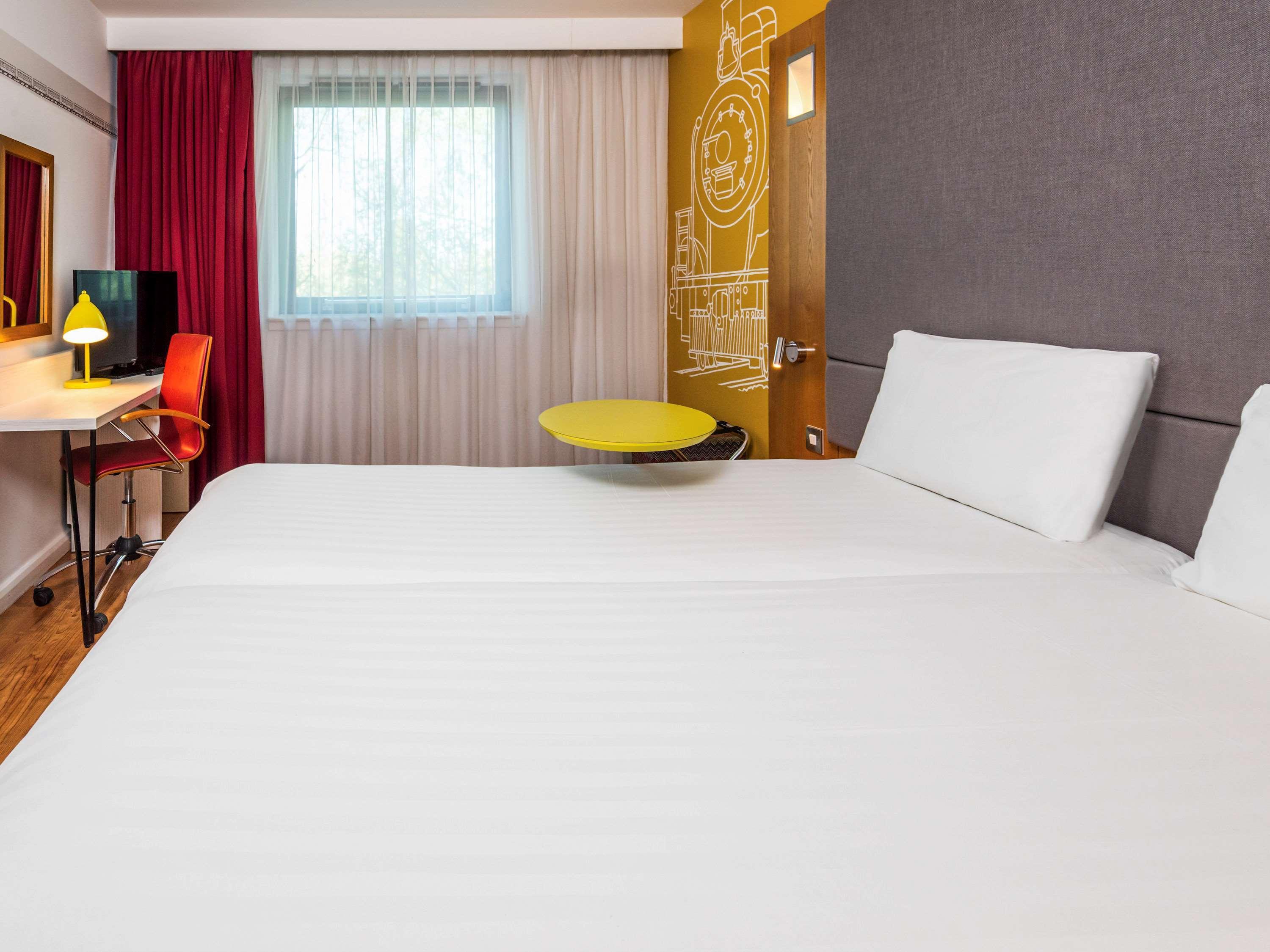 Ibis Styles Crewe Hotel Exterior photo