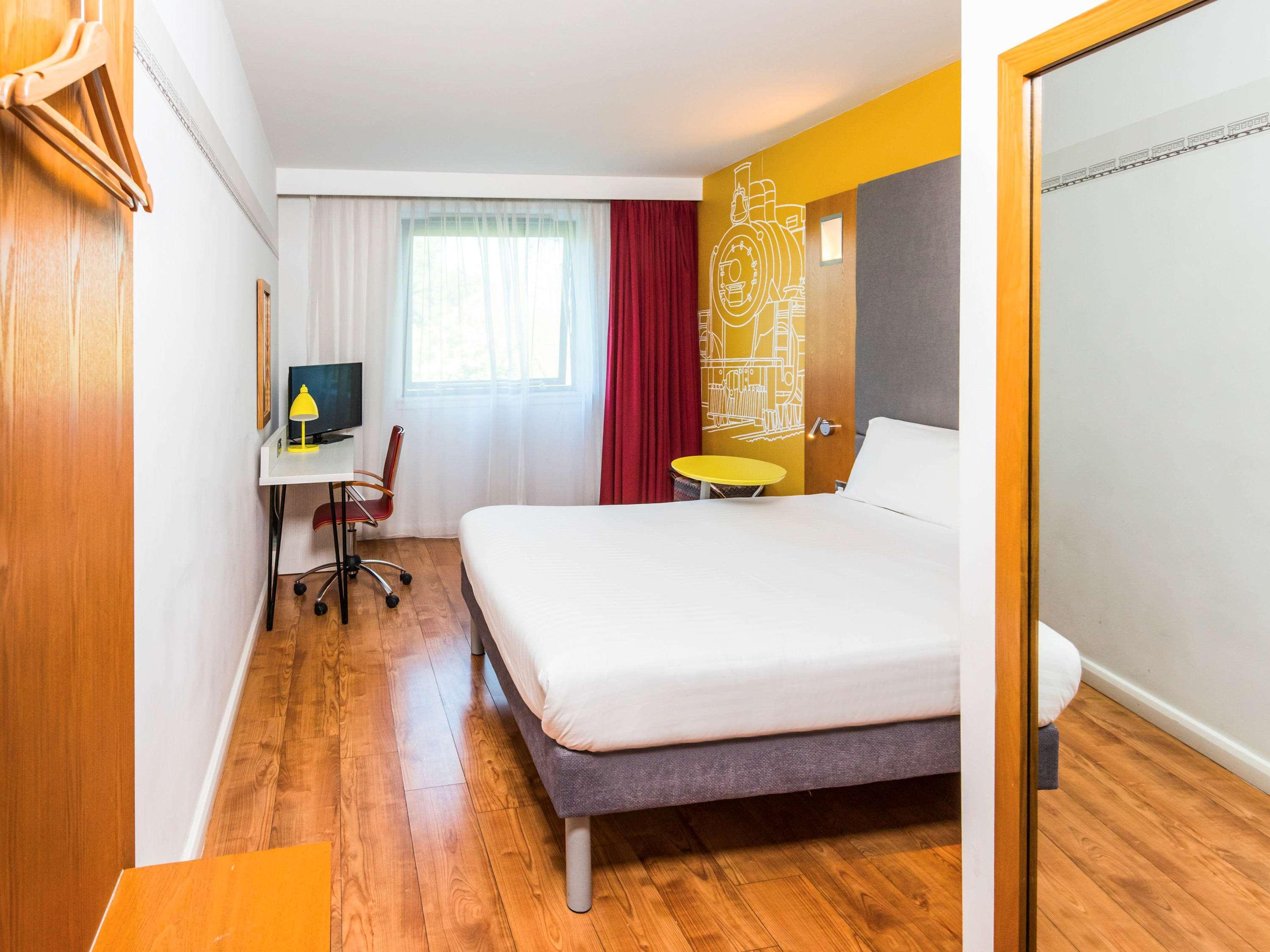 Ibis Styles Crewe Hotel Exterior photo