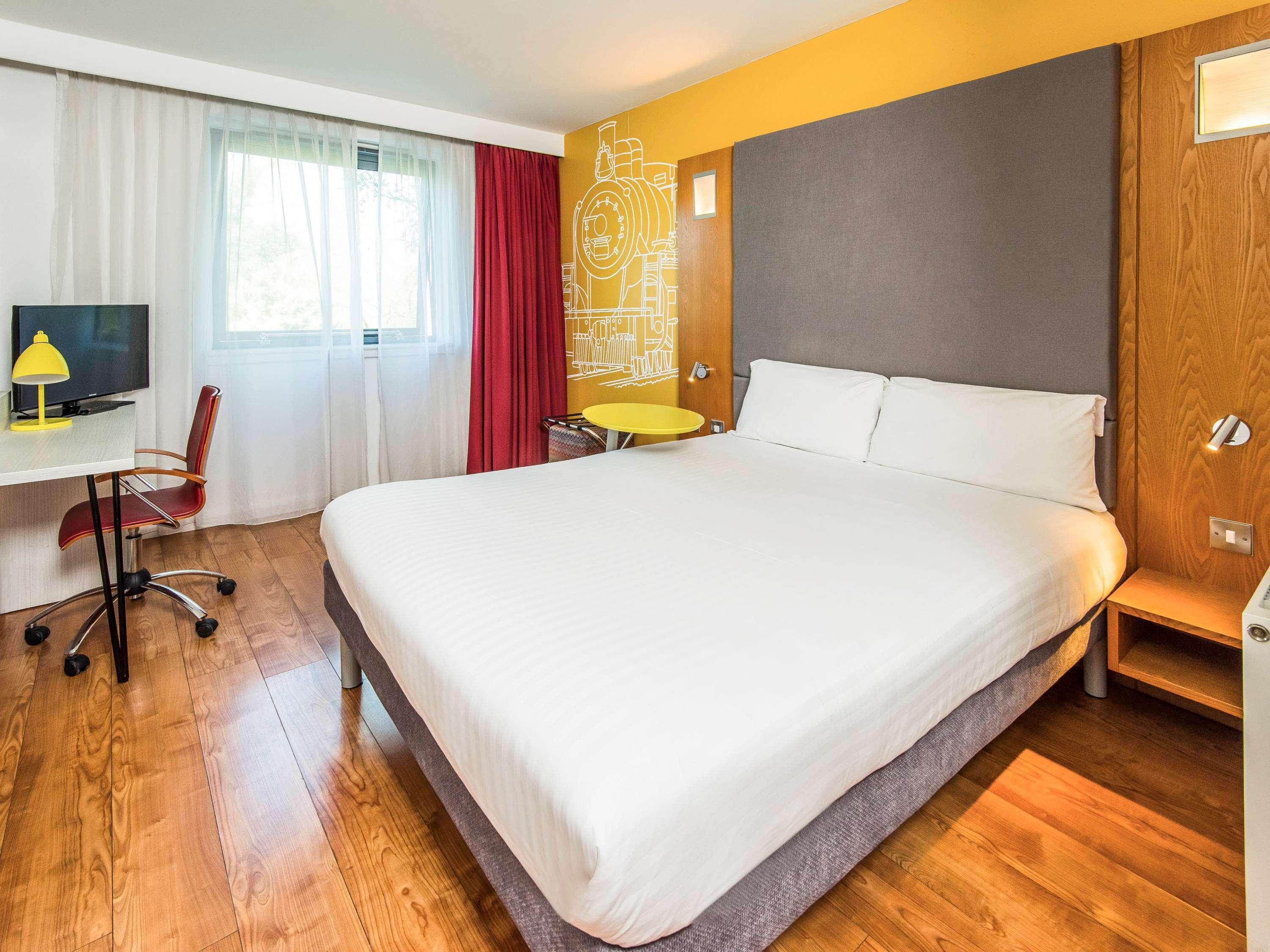Ibis Styles Crewe Hotel Exterior photo